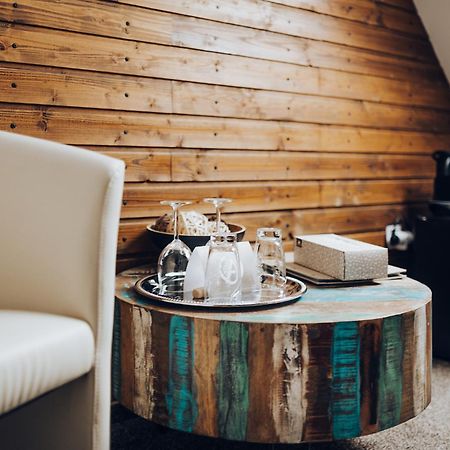 Wine & Wellness Hotel Besedni Dum 瓦尔季采 外观 照片