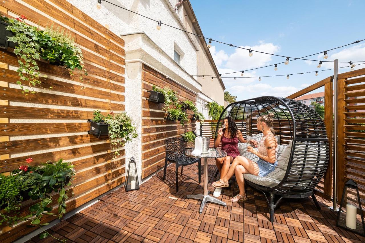 Wine & Wellness Hotel Besedni Dum 瓦尔季采 外观 照片