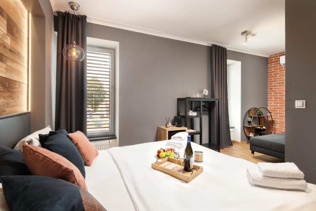 Wine & Wellness Hotel Besedni Dum 瓦尔季采 外观 照片