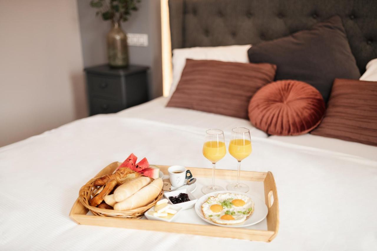 Wine & Wellness Hotel Besedni Dum 瓦尔季采 外观 照片