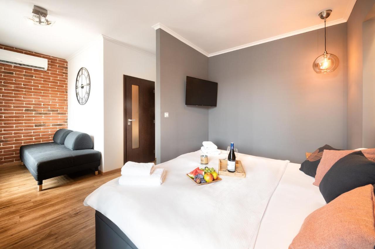 Wine & Wellness Hotel Besedni Dum 瓦尔季采 外观 照片