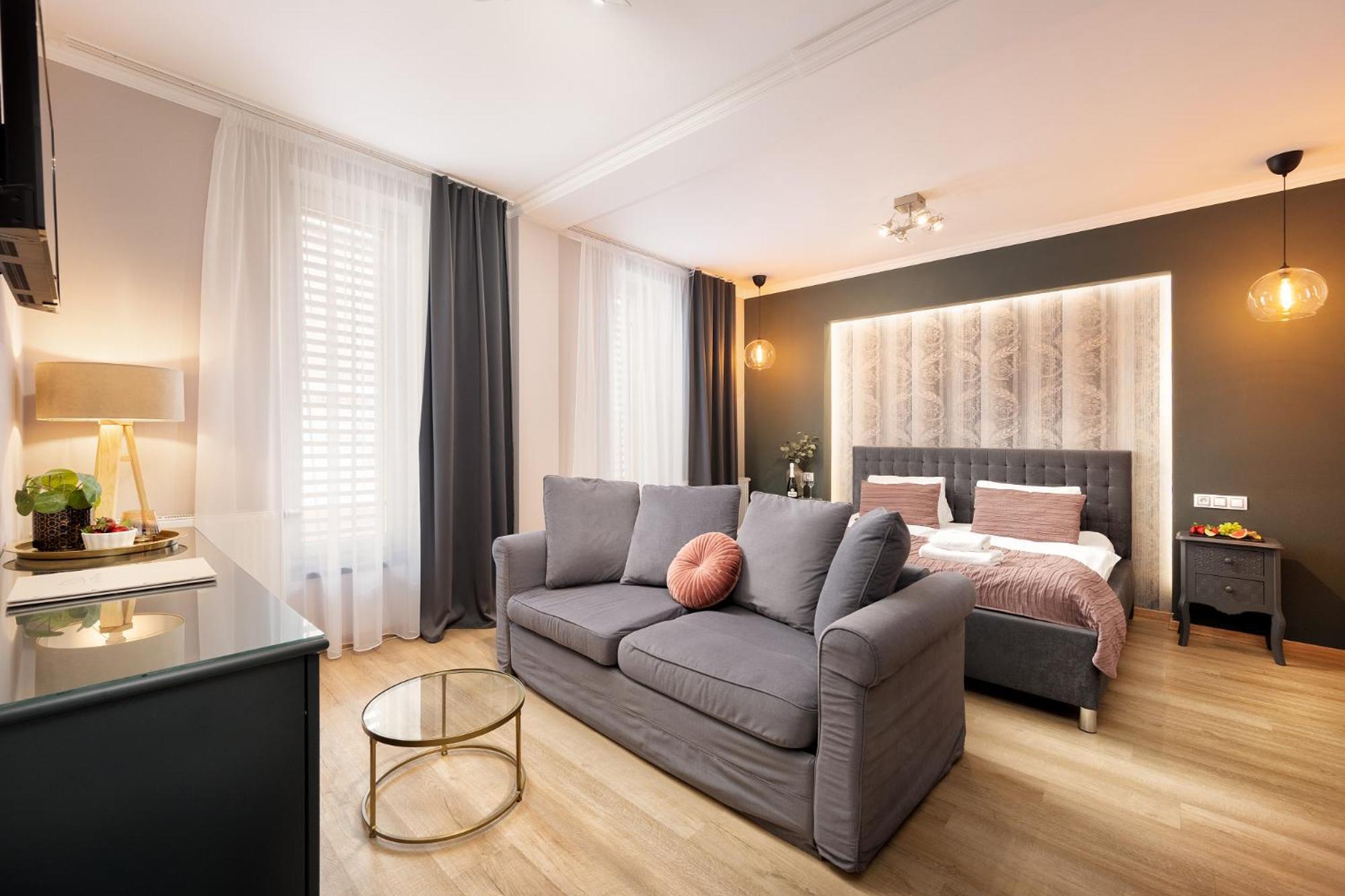 Wine & Wellness Hotel Besedni Dum 瓦尔季采 外观 照片