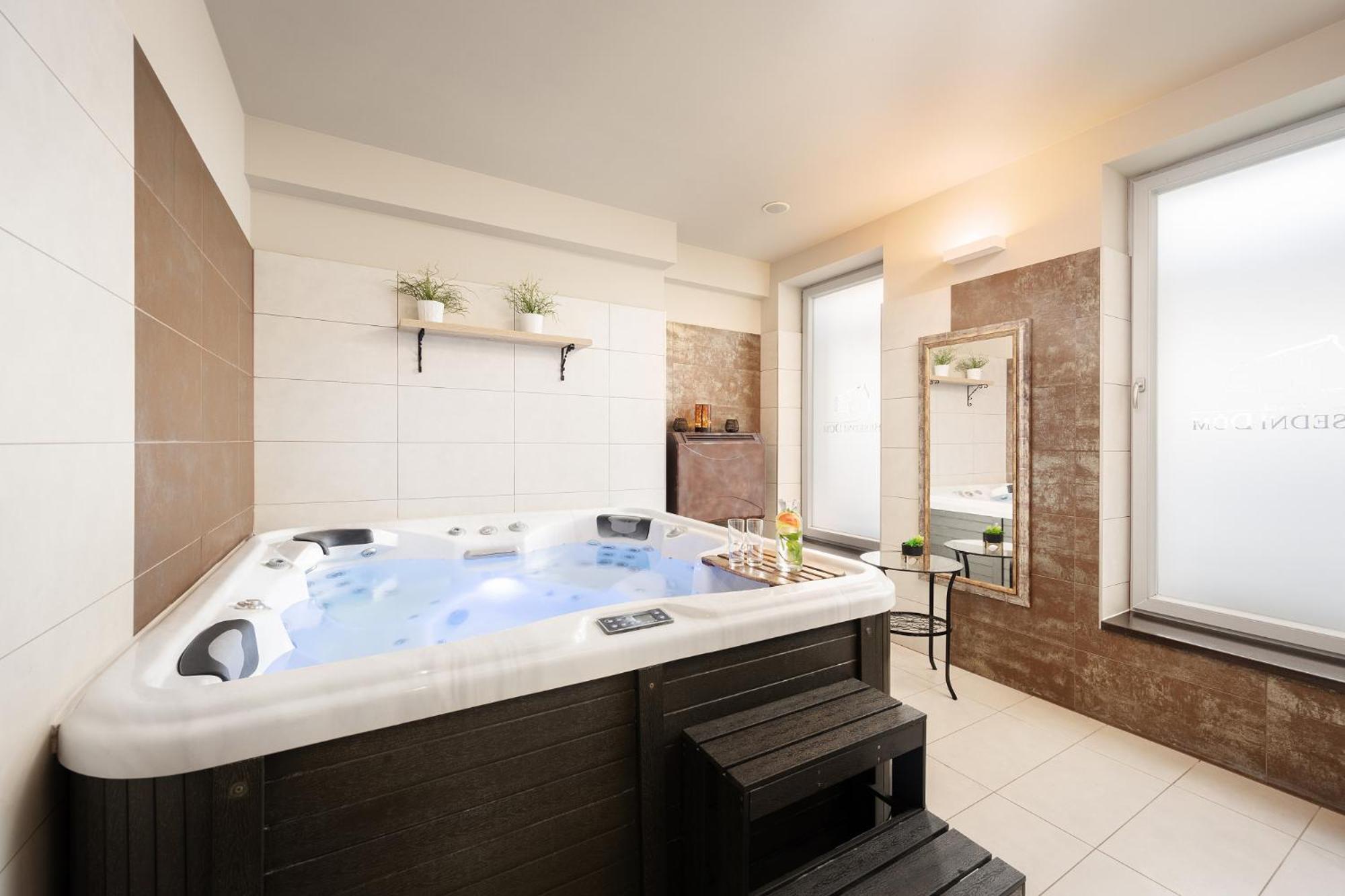 Wine & Wellness Hotel Besedni Dum 瓦尔季采 外观 照片
